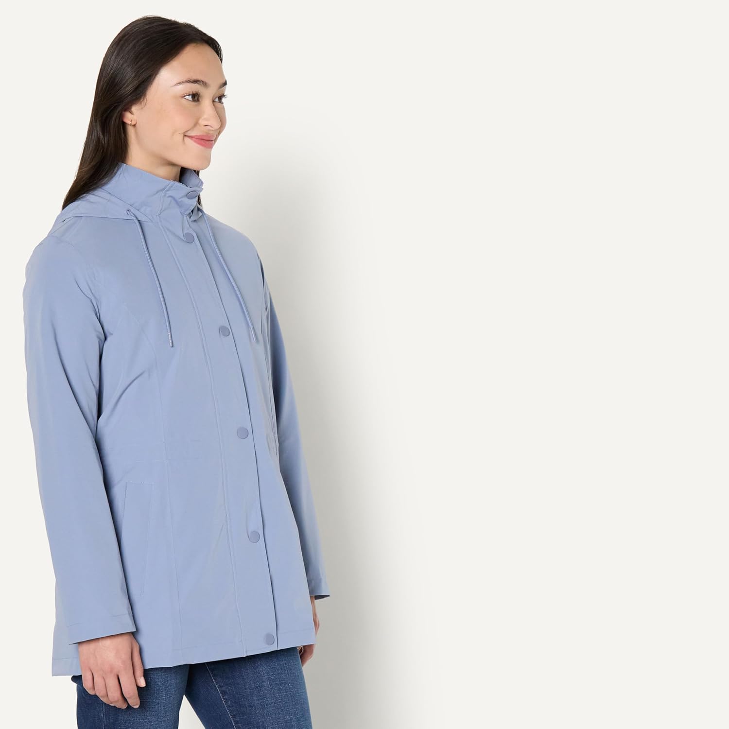 Detalle 2 de Amazon Essentials Women's Relaxed-Fit Lightweight Waterproof Long Hooded Rain Jacket