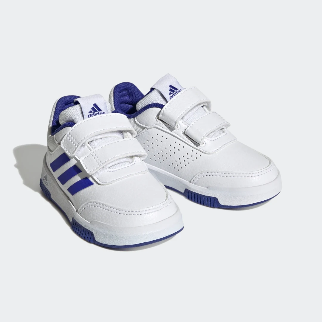 Detalle 2 de Adidas Tensaur Hook and Loop: zapatilla blanca para uso diario y comodidad sencilla