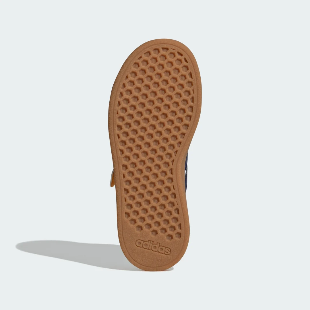 Detalle de Adidas Grand Court 2.0 Niños — zapatilla blanca clásica para el día a día