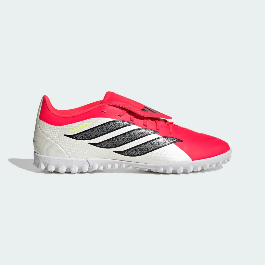 Detalle 2 de Predator Club Moqueta: Zapatilla de fútbol con lengüeta plegable de Adidas (Rojo)