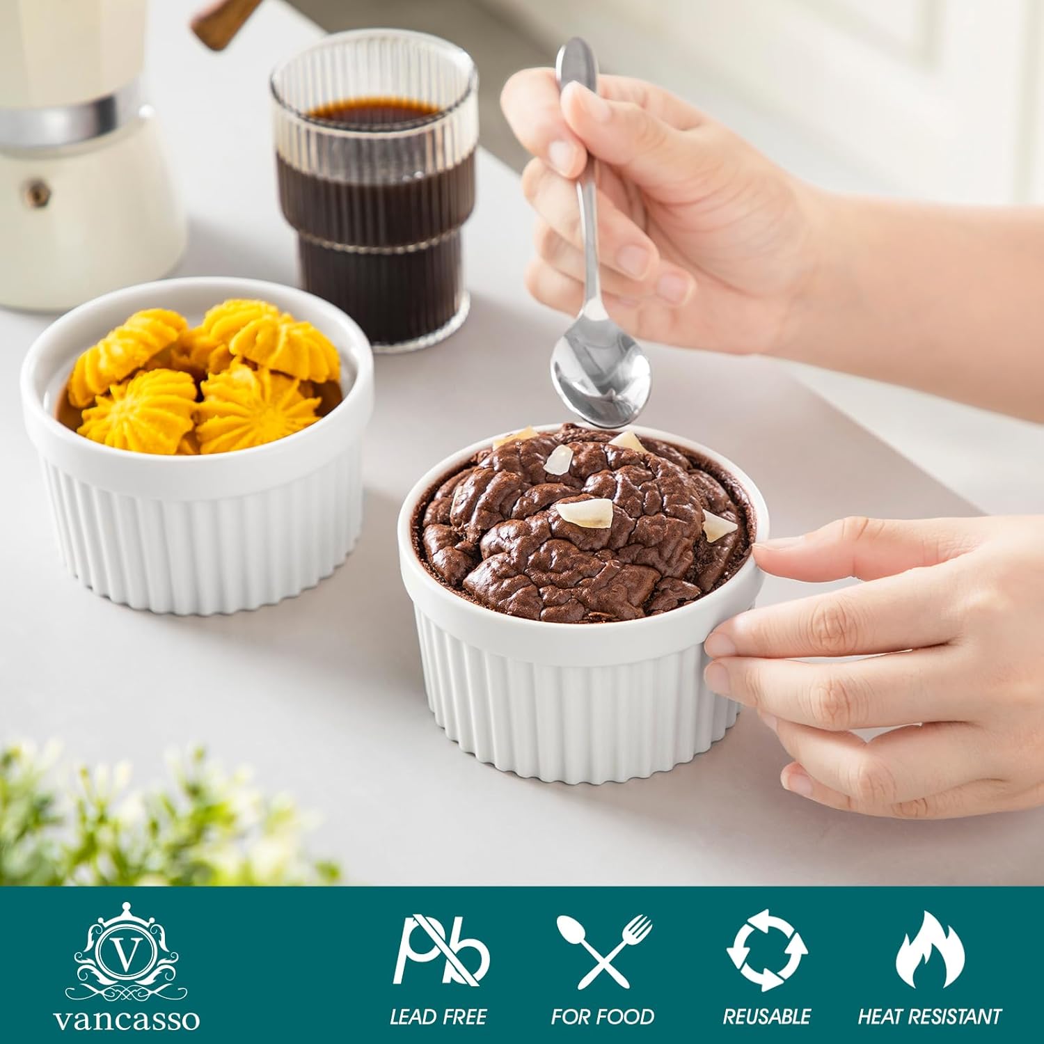 Detalle 2 de vancasso 10 oz Ramekins with Lid (Set of 6) — Porcelain Crème Brûlée, Soufflé & Custard Cups, Oven & Dishwasher Safe