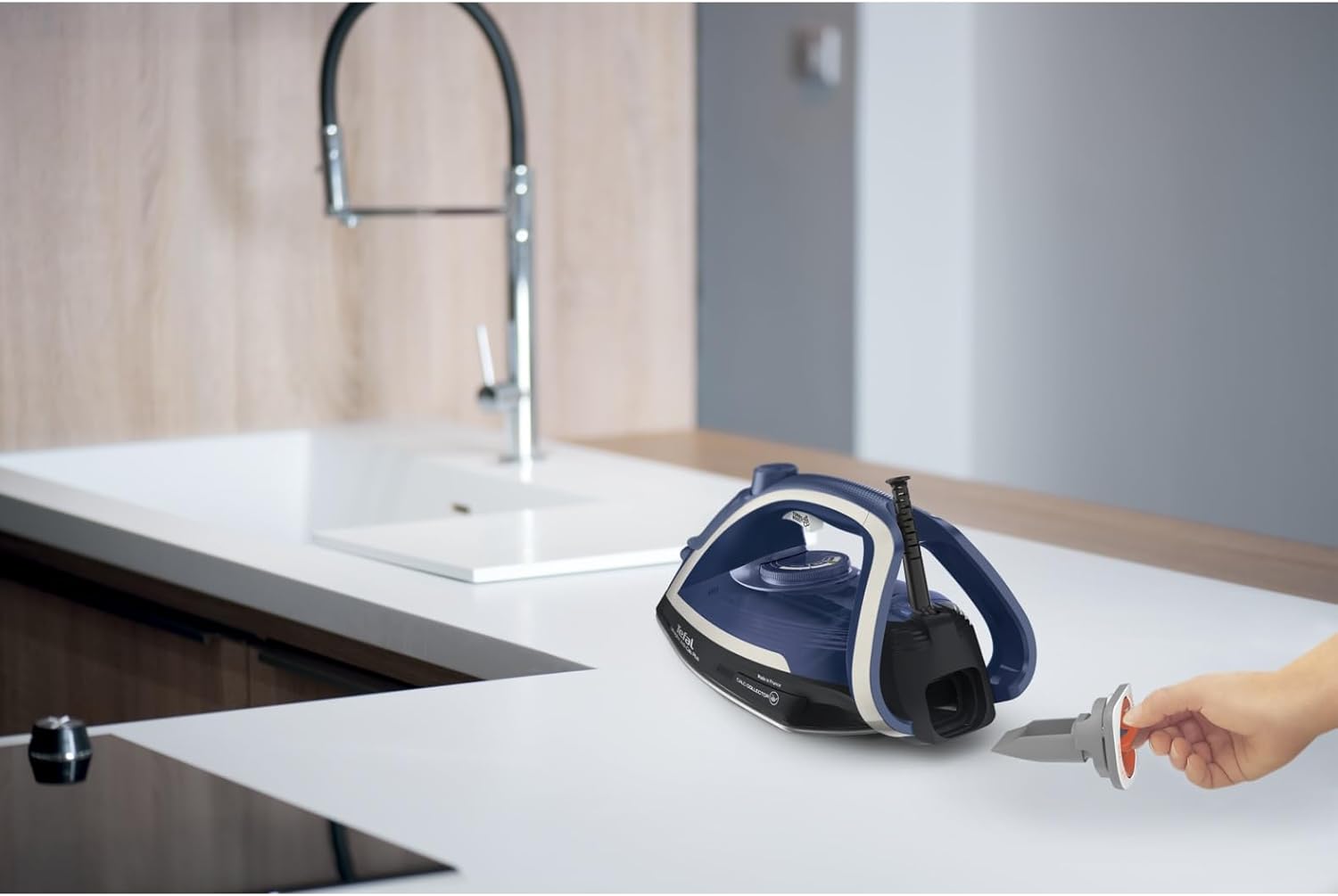 Thumbnail 4 de Tefal Ultragliss Plus Anti-Kalk Dampfbügeleisen, 2800 W, abnehmbarer Kalk-Kollektor, 50 g/min Dampf, 260 g/min Dampfstoß, Autoabschaltung, Made in France