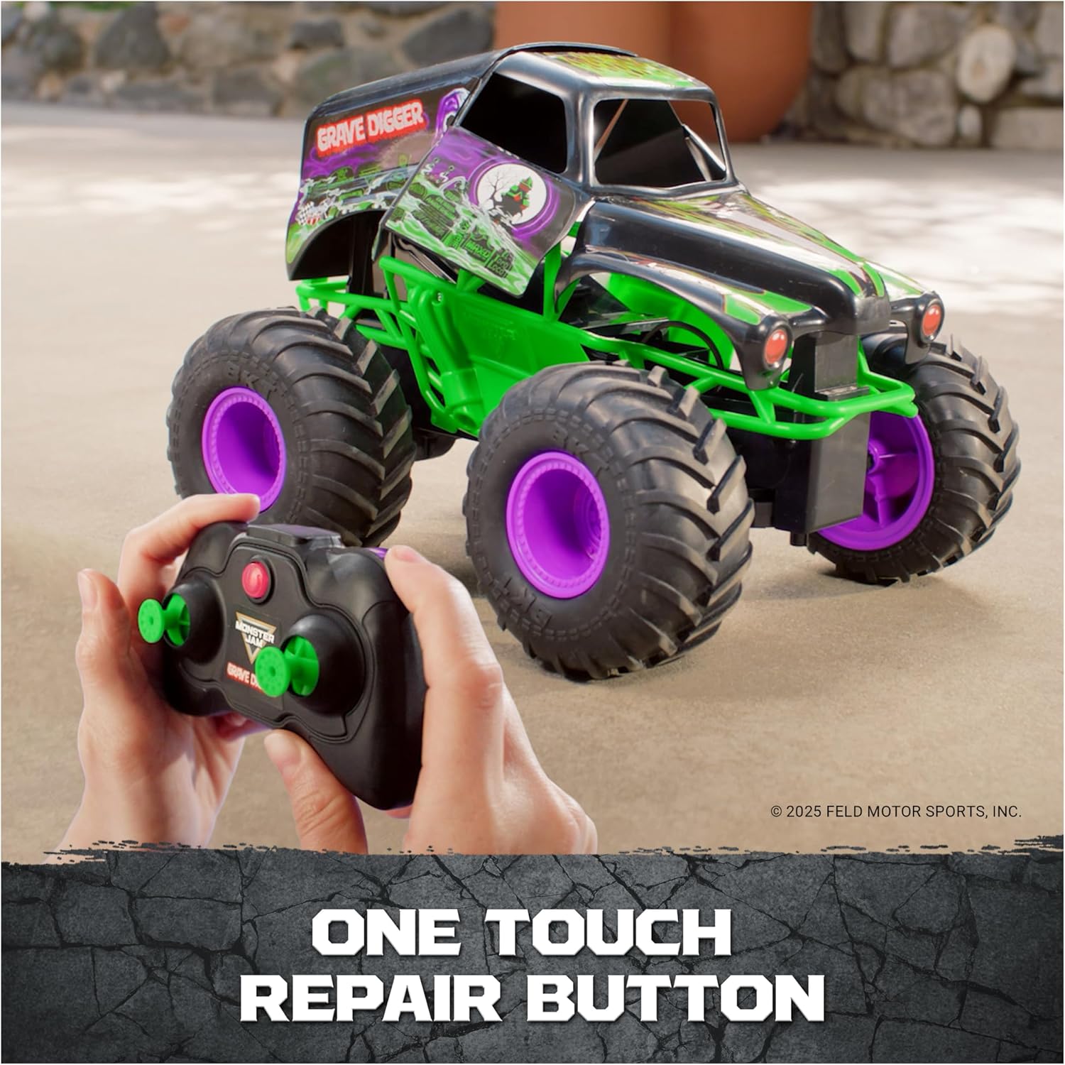 Thumbnail 4 de Monster Jam Grave Digger 1:15 RC Truck