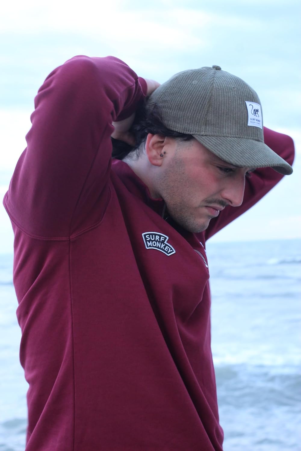 Detalle 2 de Surf Monkey Felpa Uomo Cotone Biologico – Zip 1/4, Regular Fit, Pespunti Rinforzati