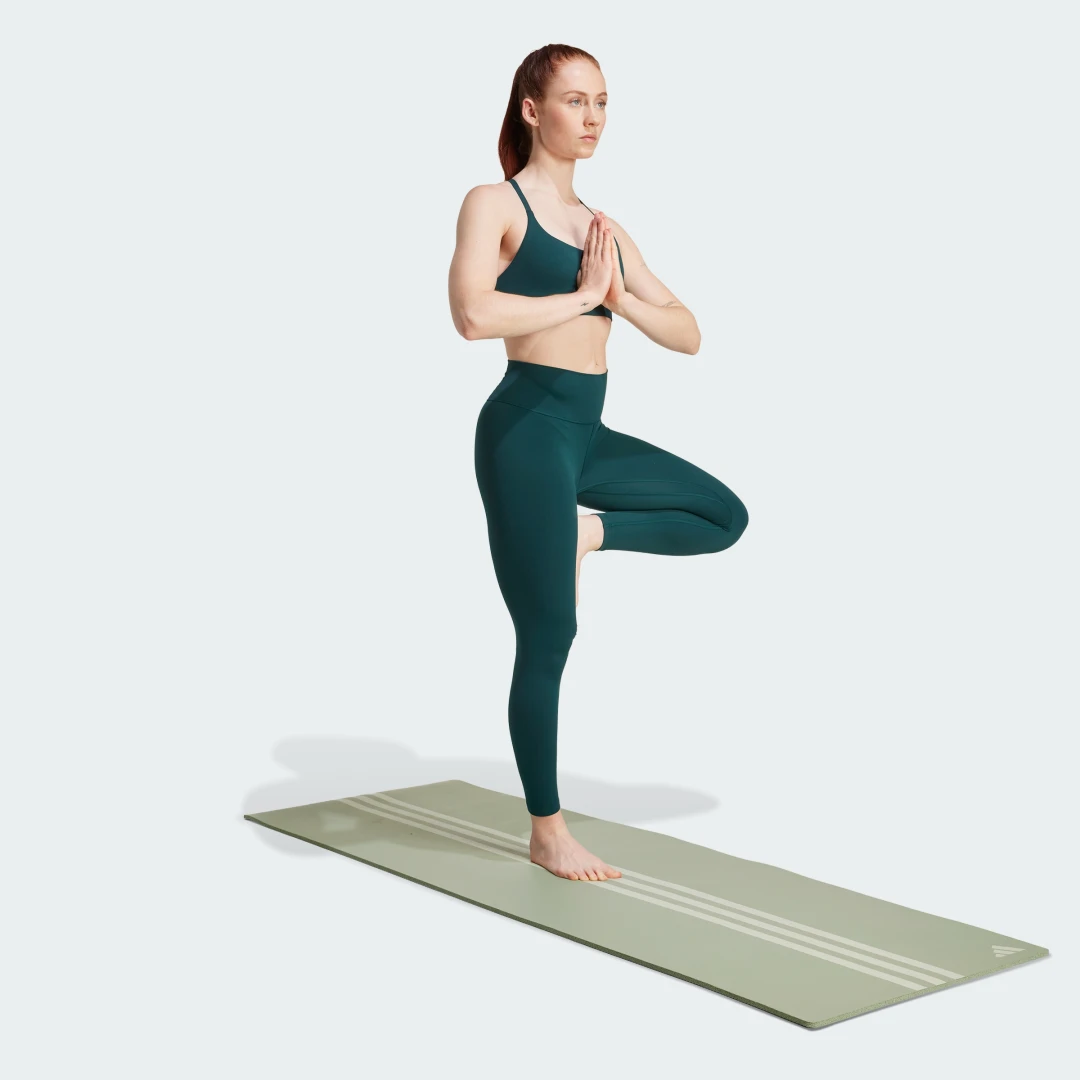 Detalle de Sujetador adidas All Me de bajo impacto, verde – comodidad diaria para entrenos ligeros