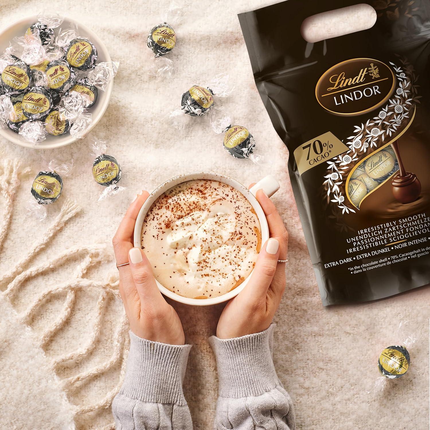 Detalle de Lindt LINDOR Bombones de Chocolate Negro 70%, 1kg 🍫