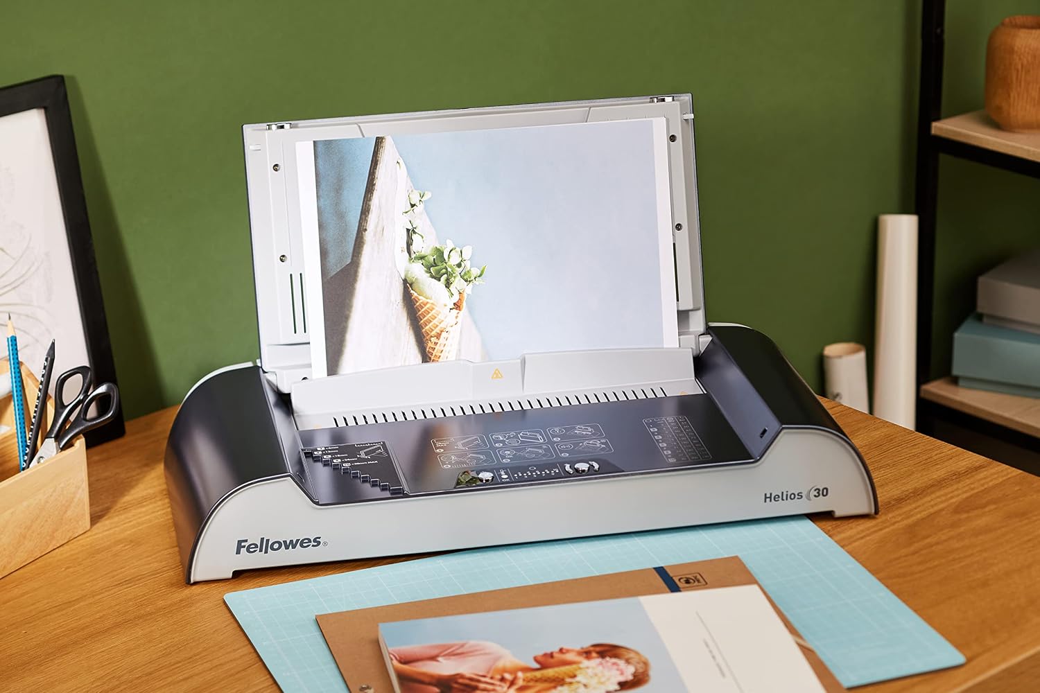 Detalle de Fellowes Thermobindegerät Helios 30 – bis zu 300 Blatt thermobinden mit 4 Minuten Aufwärmzeit