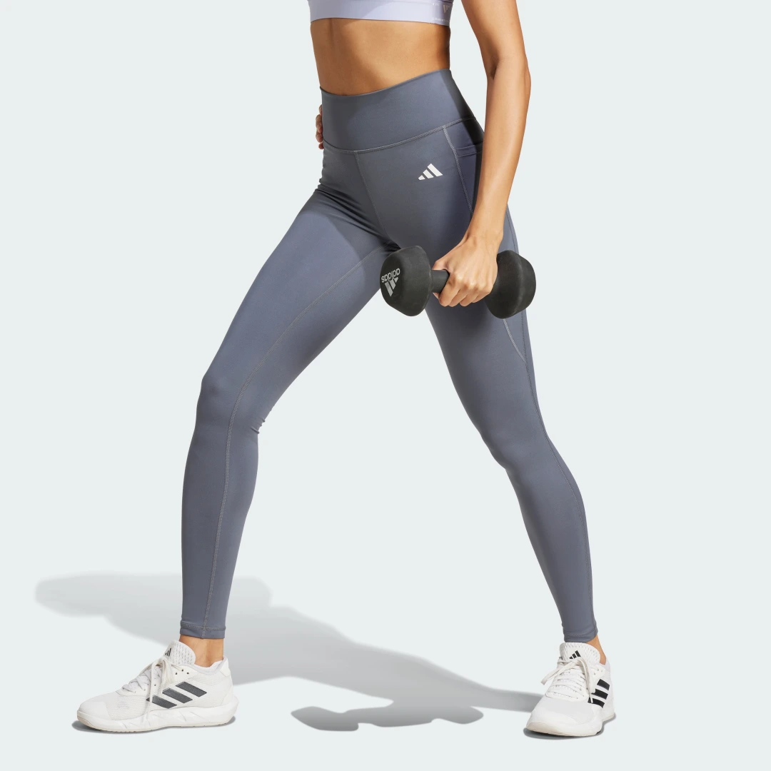 Detalle de Mallas largas con bolsillo oculto Optimé Essentials de Adidas – estilo práctico para tus entrenamientos