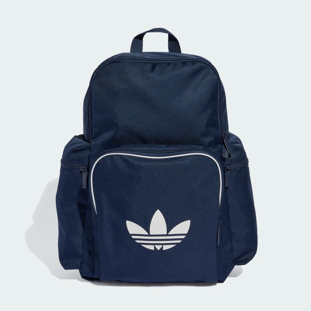 Detalle de Mochila Adicolor de Adidas – azul, diseño icónico para uso diario
