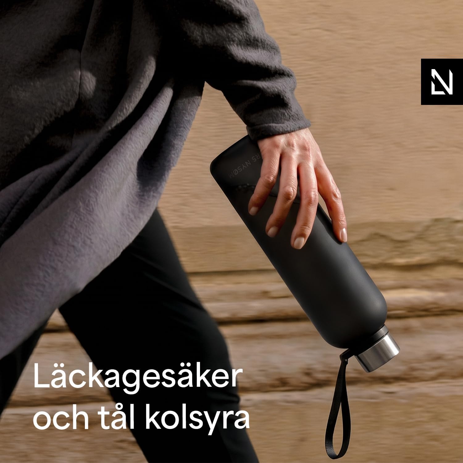 Thumbnail 4 de LARS NYSØM Blæst vattenflaska 1 l i Tritan för kolsyrad dryck, med två lock