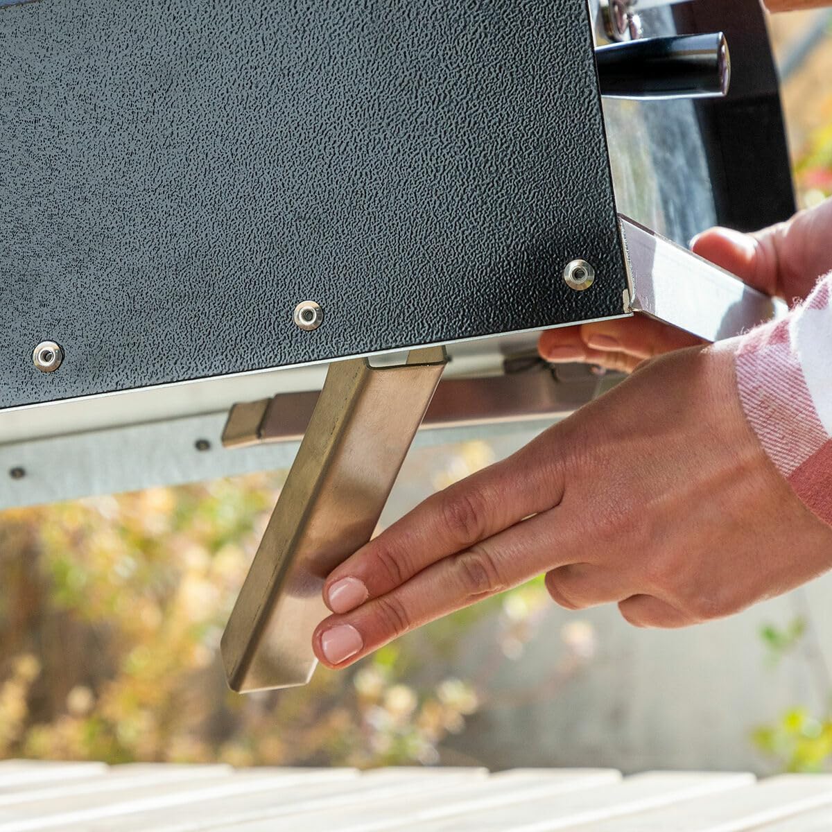 Detalle de InnovaGoods 8435527826215 pelletpizzaoven met keramische steen en thermometer