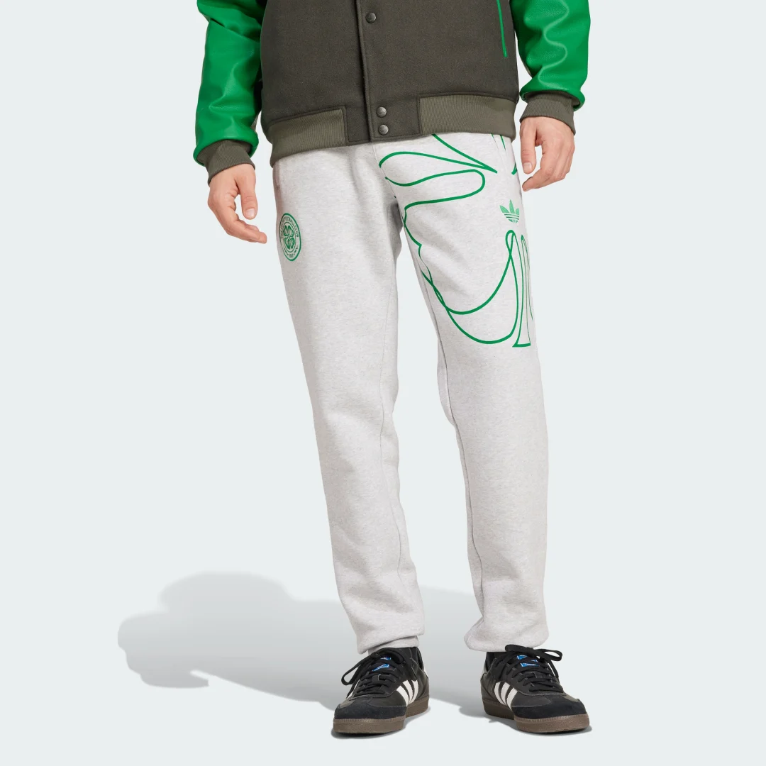 Detalle de Pantalón Celtic FC St. Patrick's Day de Adidas – gris