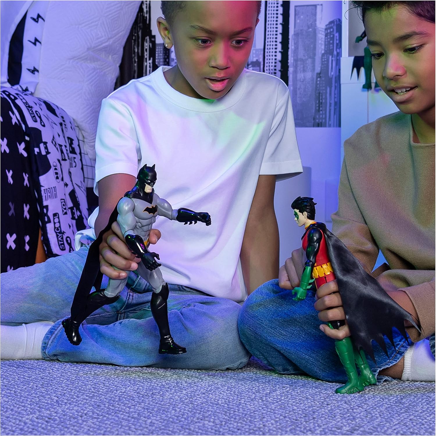 Detalle de DC Comics Batman (30 cm) con Mantello e 11 Punti di Articolazione – Personaggio da Collezione per Bambini 3+