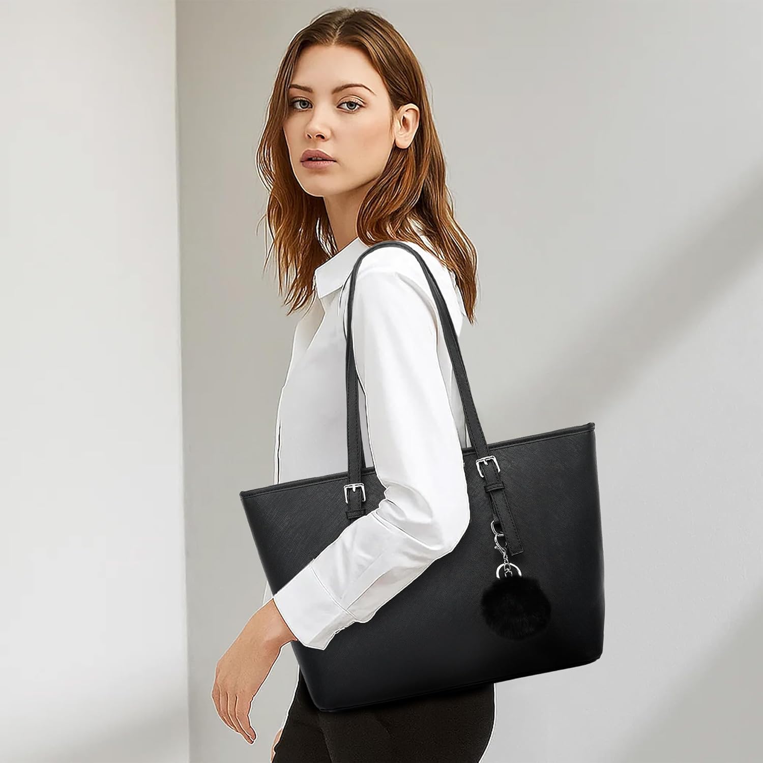 Detalle 2 de TANTOMI Damen Handtasche Set mit Geldbörse – Große Einkaufstasche mit Quasten und Pelz‑Keychain