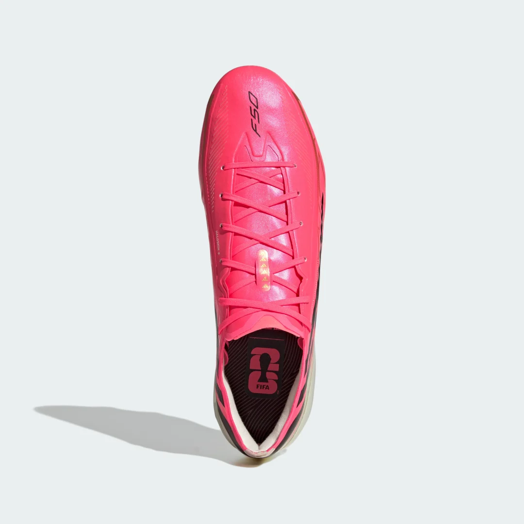Detalle de Bota de fútbol Adidas F50 Hyperfast Pro para césped natural seco – rosa