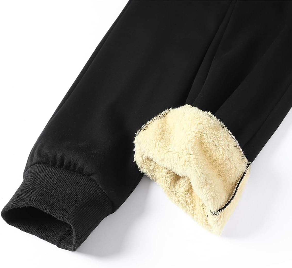 Detalle de ZOXOZ heren joggingbroek met sherpa-fleecevoering, ritszakken en rechte pijpen