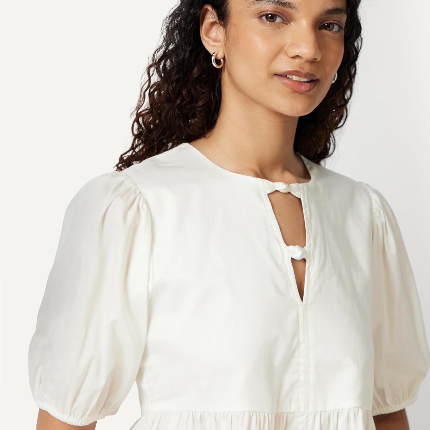 Detalle de Amazon Essentials Women's Cotton Sateen Relaxed-Fit Peplum Blouse