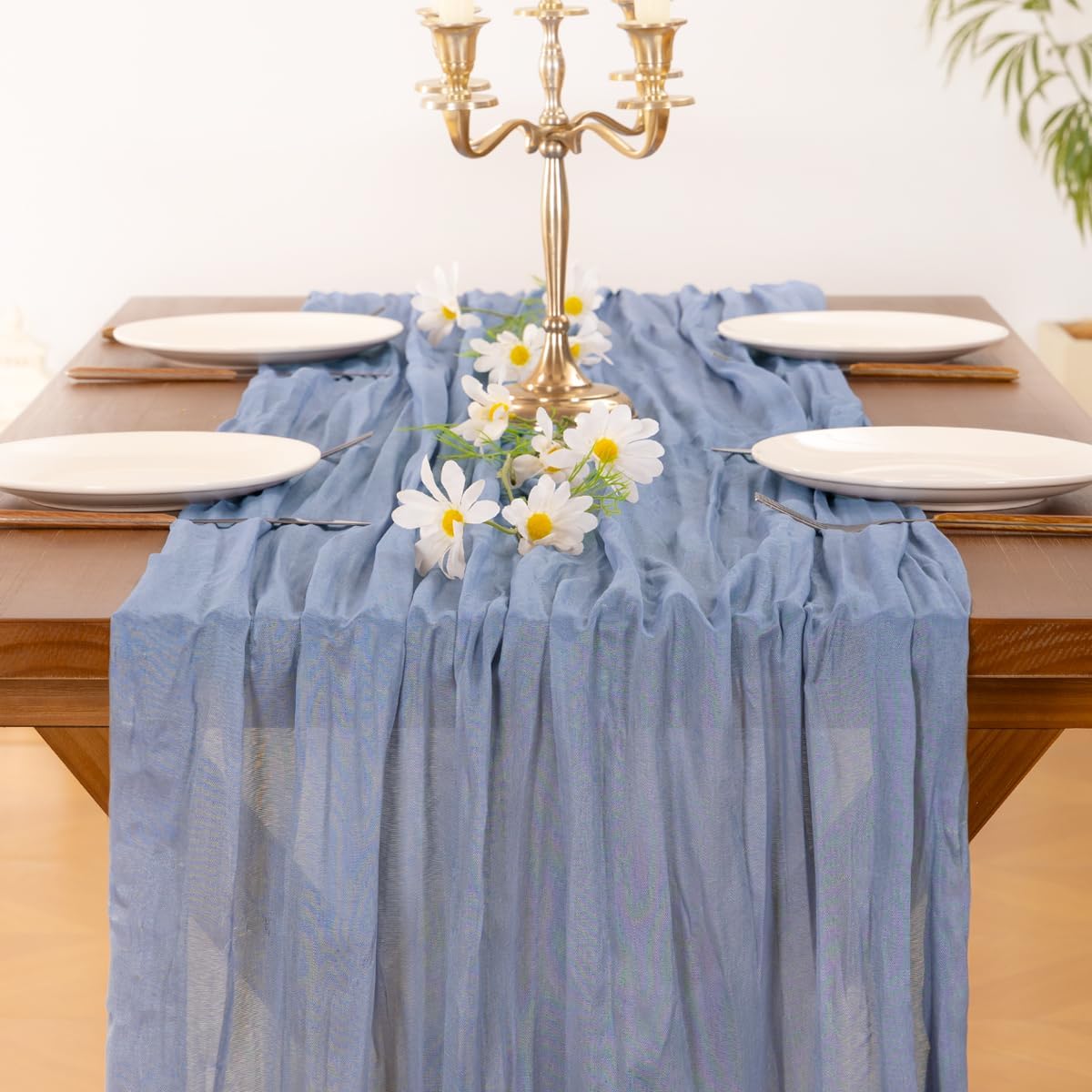 Detalle 2 de Cheesecloth Table Runner, Dusty Blue