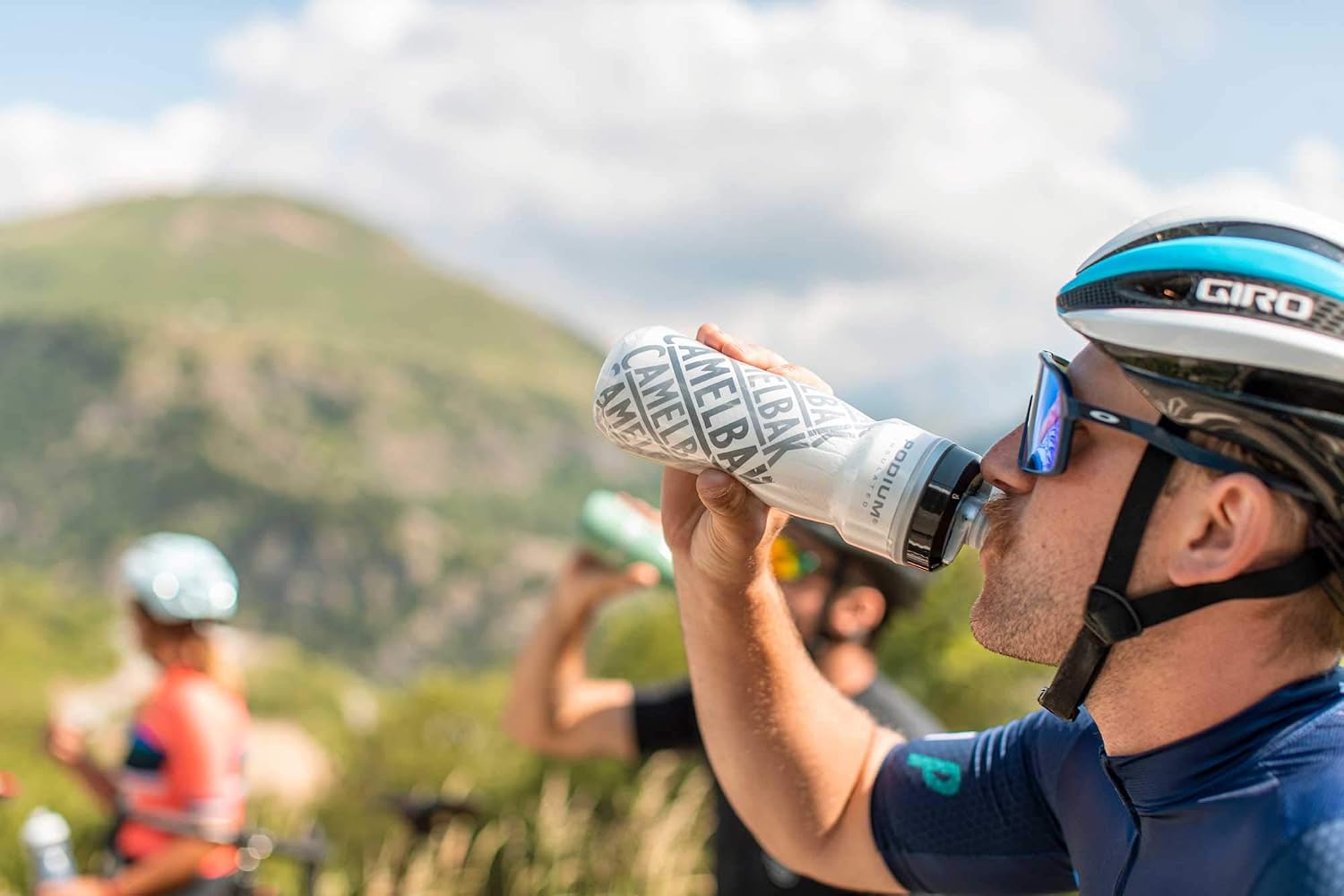 Thumbnail 6 de CamelBak ポディウム チル 620ml 自転車用ボトル、断熱構造・バイトバルブ、ホワイト/ブラック