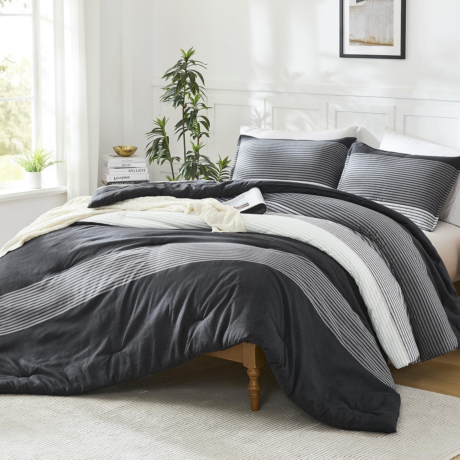 Thumbnail 2 de Litanika Queen Comforter Set (Black, White, Grey) — Lightweight 3-Piece Down Alternative Bedding