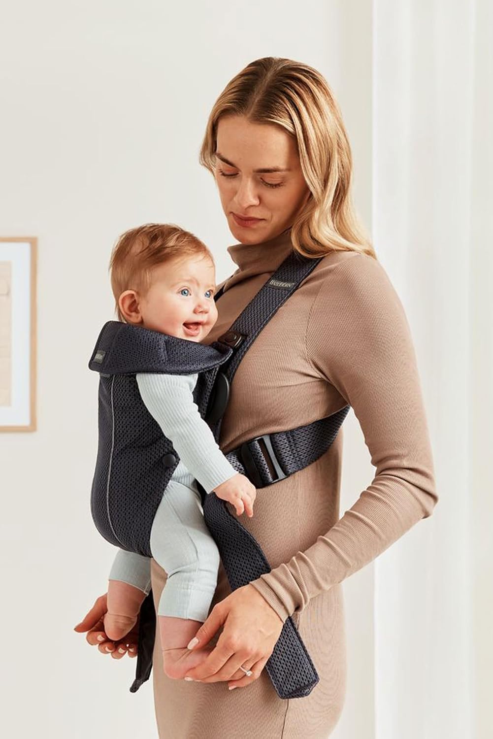 Detalle de BABYBJÖRN Baby Carrier Mini, 3D Mesh, Anthracite – practical first carrier for newborns