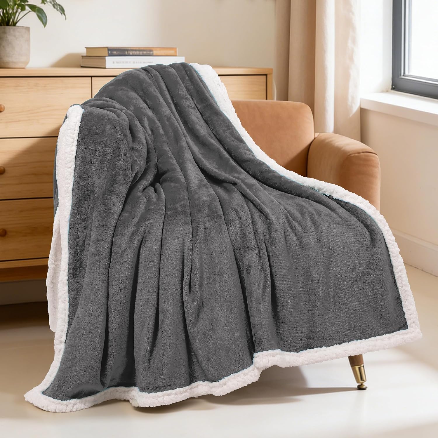 Detalle de BEAUTEX Sherpa blanket Throw Blanket, 50" x 60", Flannel and Sherpa