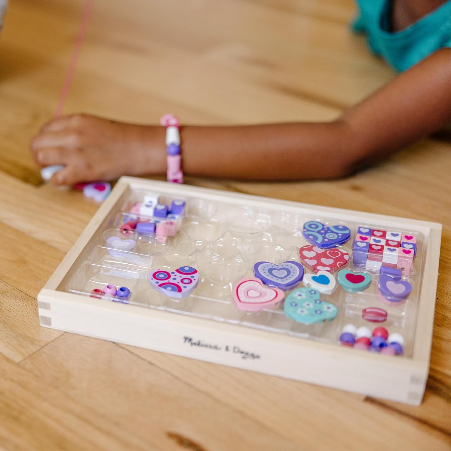 Detalle 2 de Melissa & Doug Heart Beads Kit 120+ ๐จ