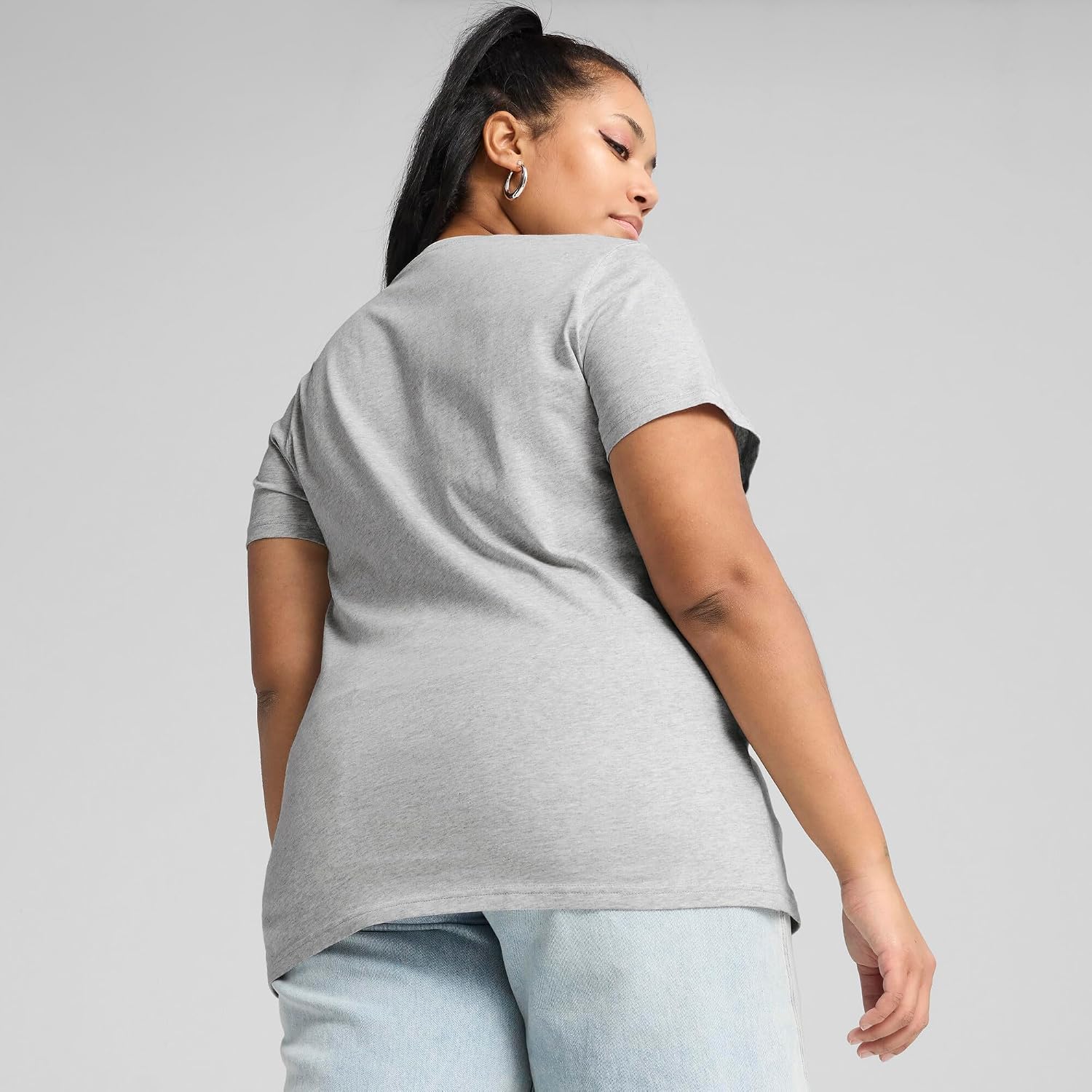 Detalle 2 de PUMA ESS No. 1 Logo Tee – Unisex Basic kurzärmelig