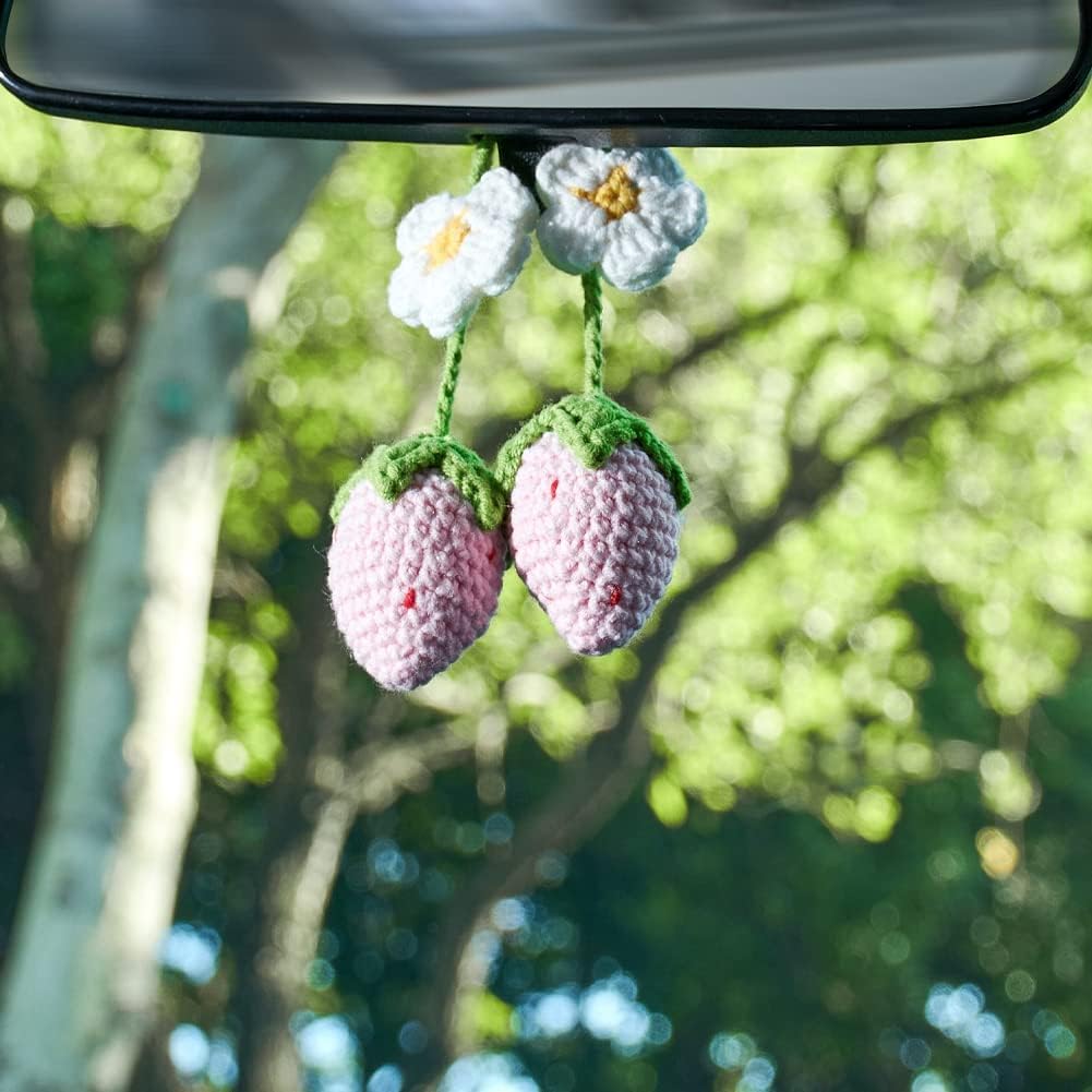 Detalle 1 de JSCARLIFE Strawberry Crochet Car Hanging Charm 3.5cm