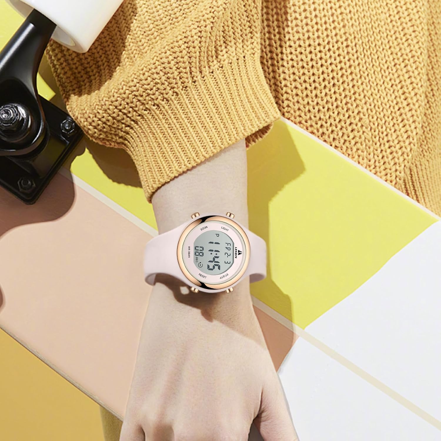 Detalle de LN LENQIN Damen Digitaluhr mit Stoppuhr, Kalender und Silikonarmband