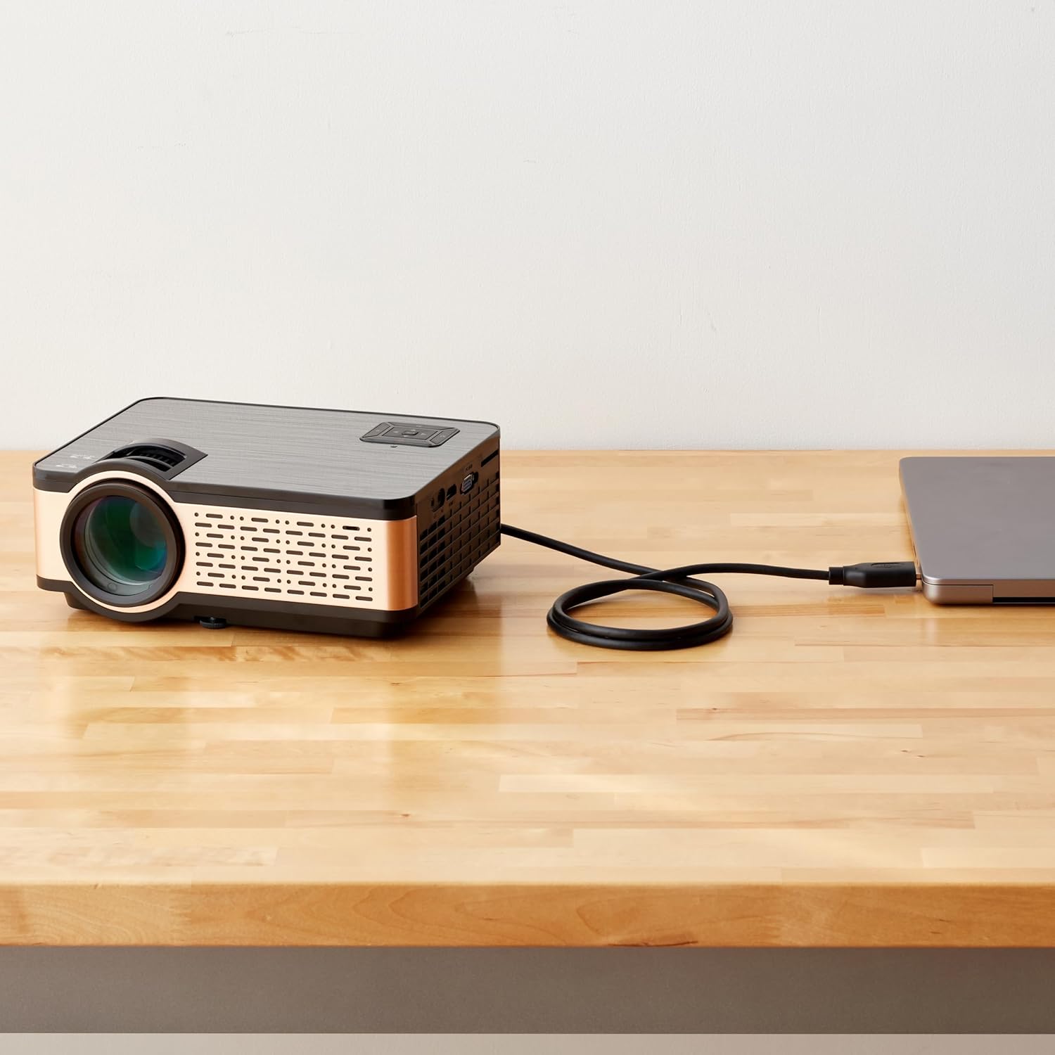 Thumbnail 2 de Câble DisplayPort (Source) vers HDMI (écran) Amazon Basics 1,8 m – 4K à 30 Hz, jusqu’à 1920 x 1200, noir