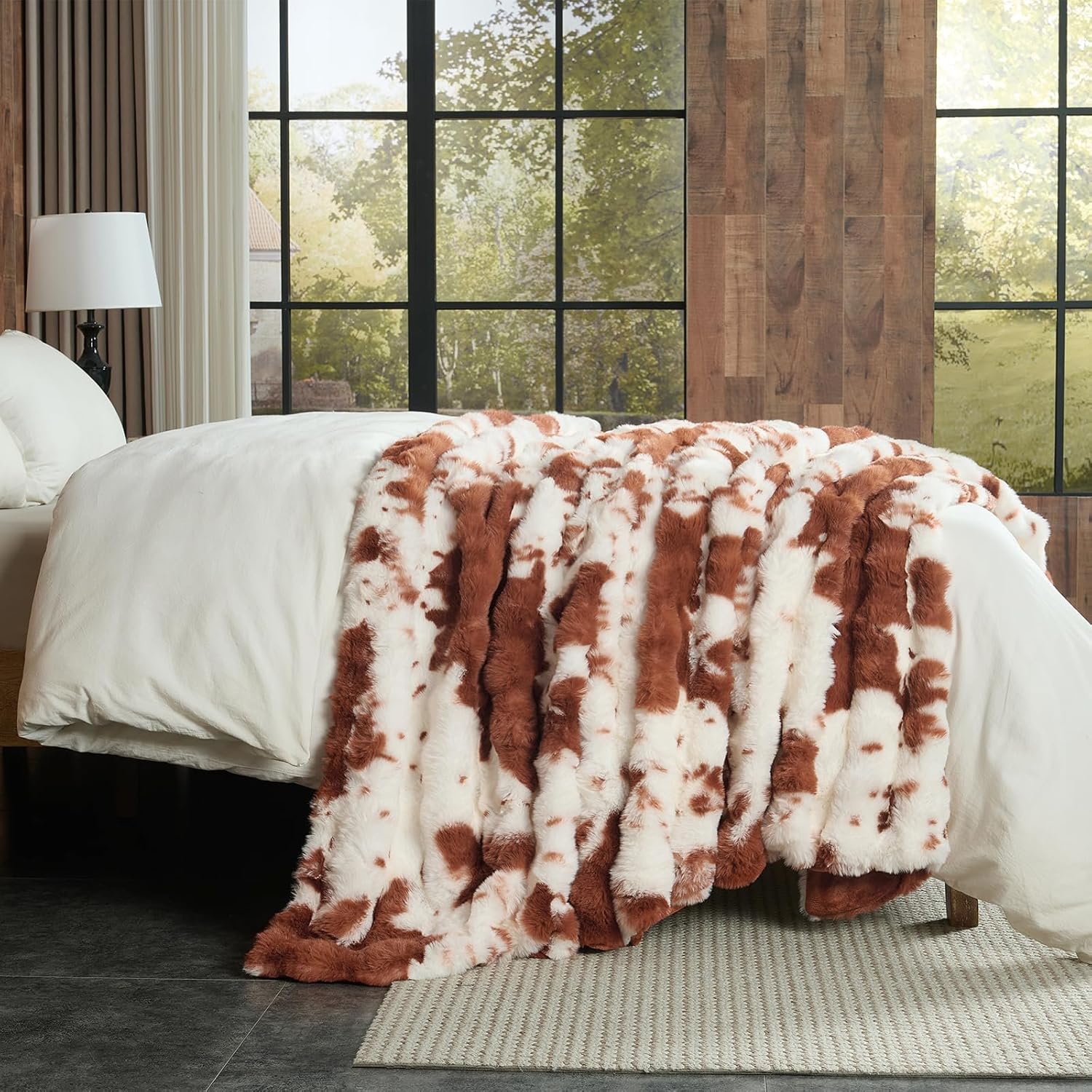 Detalle 2 de Lotus Karen Faux Fur Throw Blanket, 90 x 90 Inches, Light Brown Cow Print