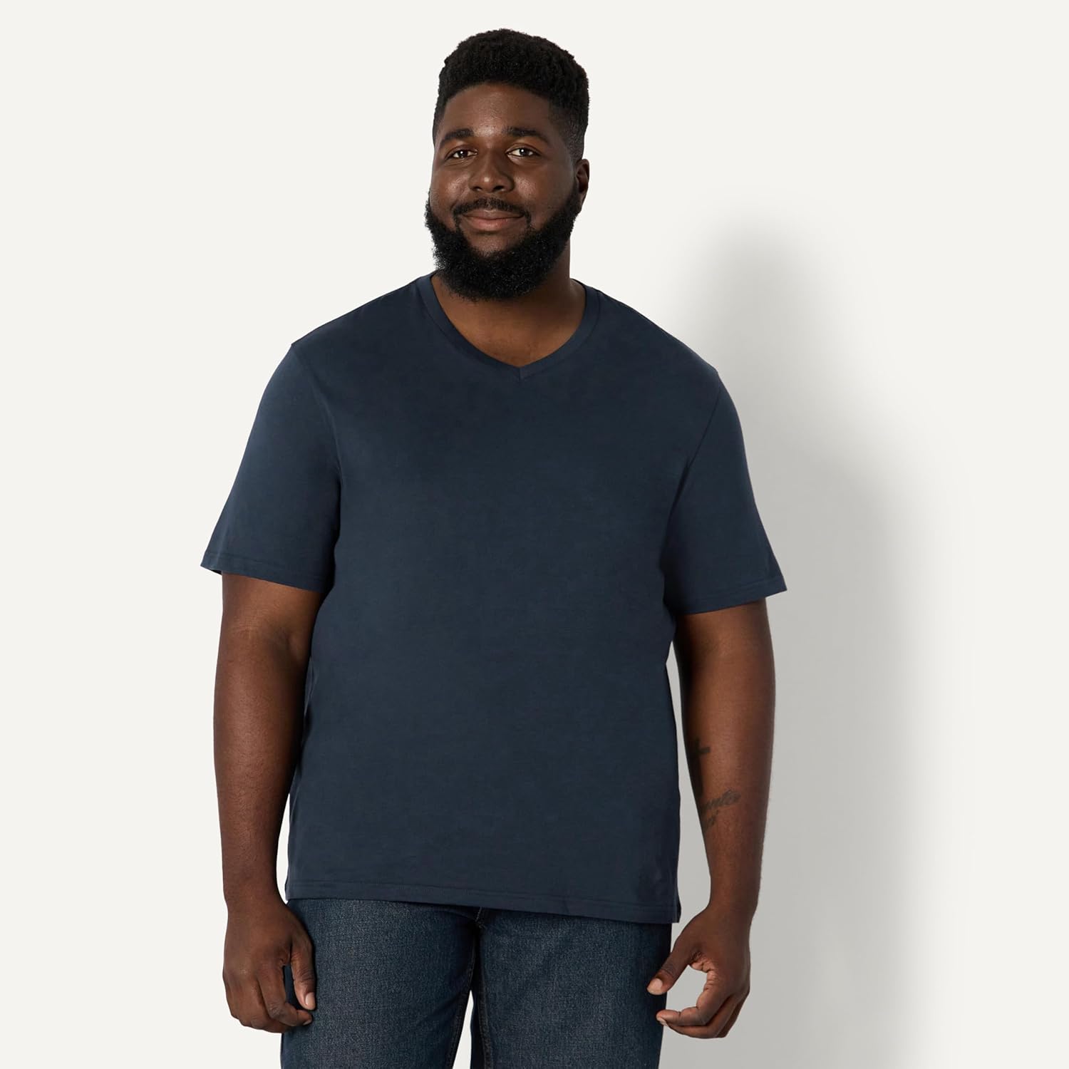 Thumbnail 5 de Amazon Essentials Herren Kurzärmeliges T-Shirt mit V-Ausschnitt (normale Passform)