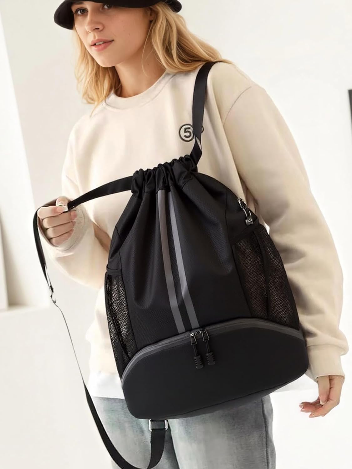 Detalle de Arae Drawstring Gym Backpack with Shoe Compartment & Wet-Proof Pocket (Striped Black)