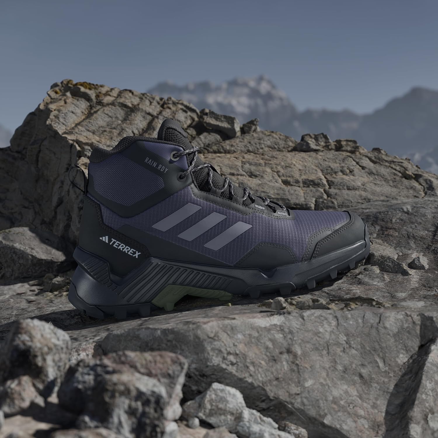 Detalle de adidas Eastrail 2.0 Mid RAIN.RDY Hiking Shoes