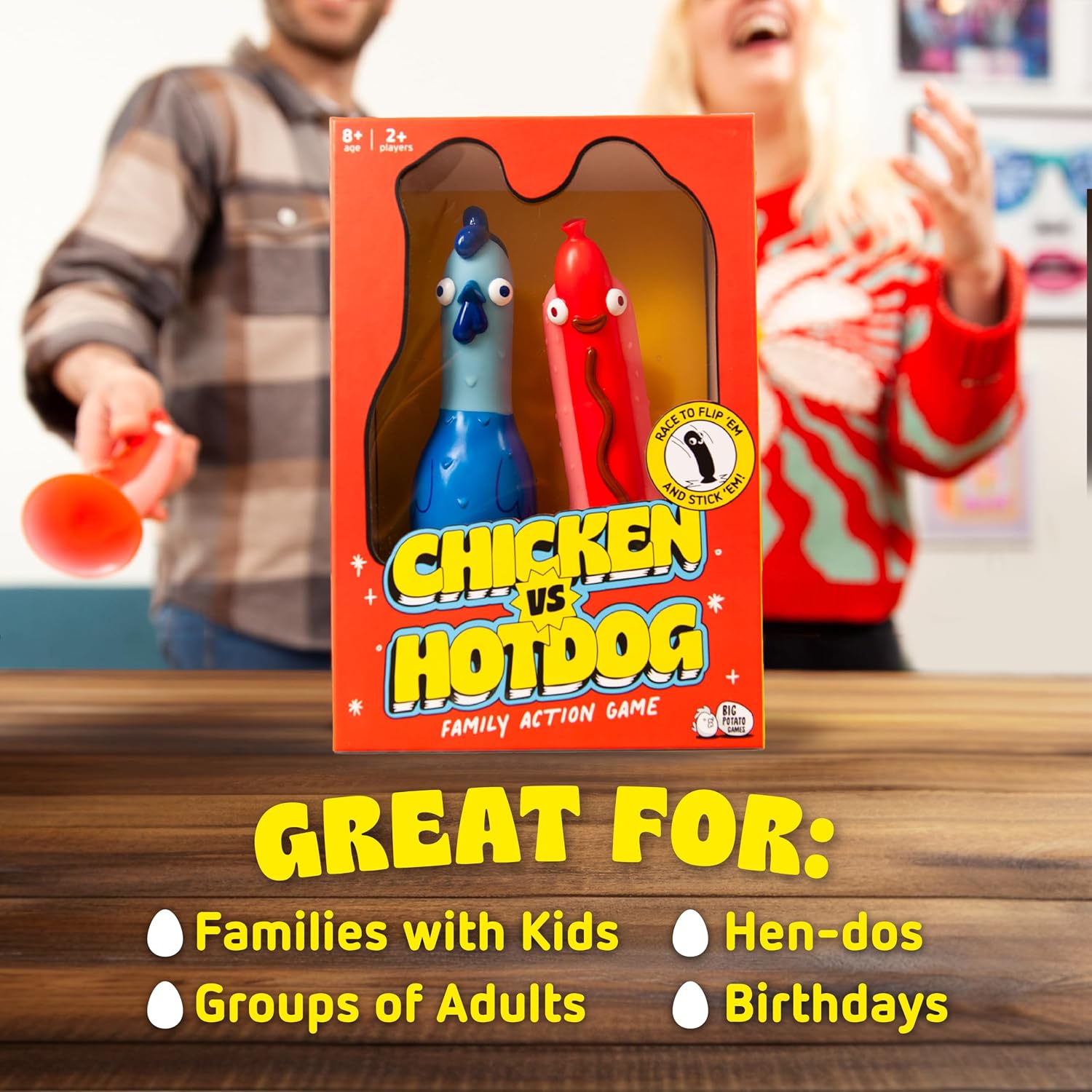 Detalle 2 de Big Potato Chicken vs Hotdog: The Ultimate Challenge Party Game board game for flipping-fun nights