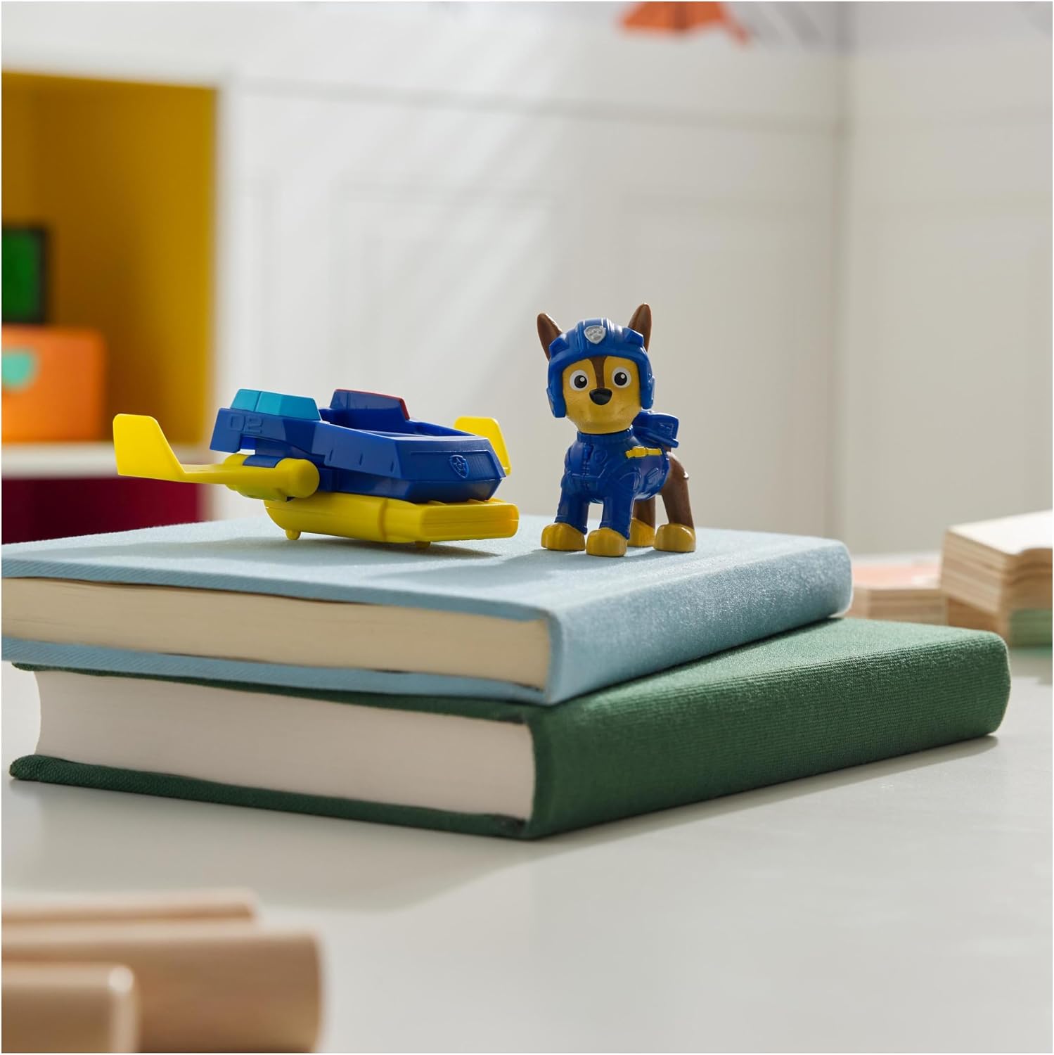 Detalle de PAW Patrol Chase Action Pup – figur med miniräddningsflygplan och utfällbara vingar