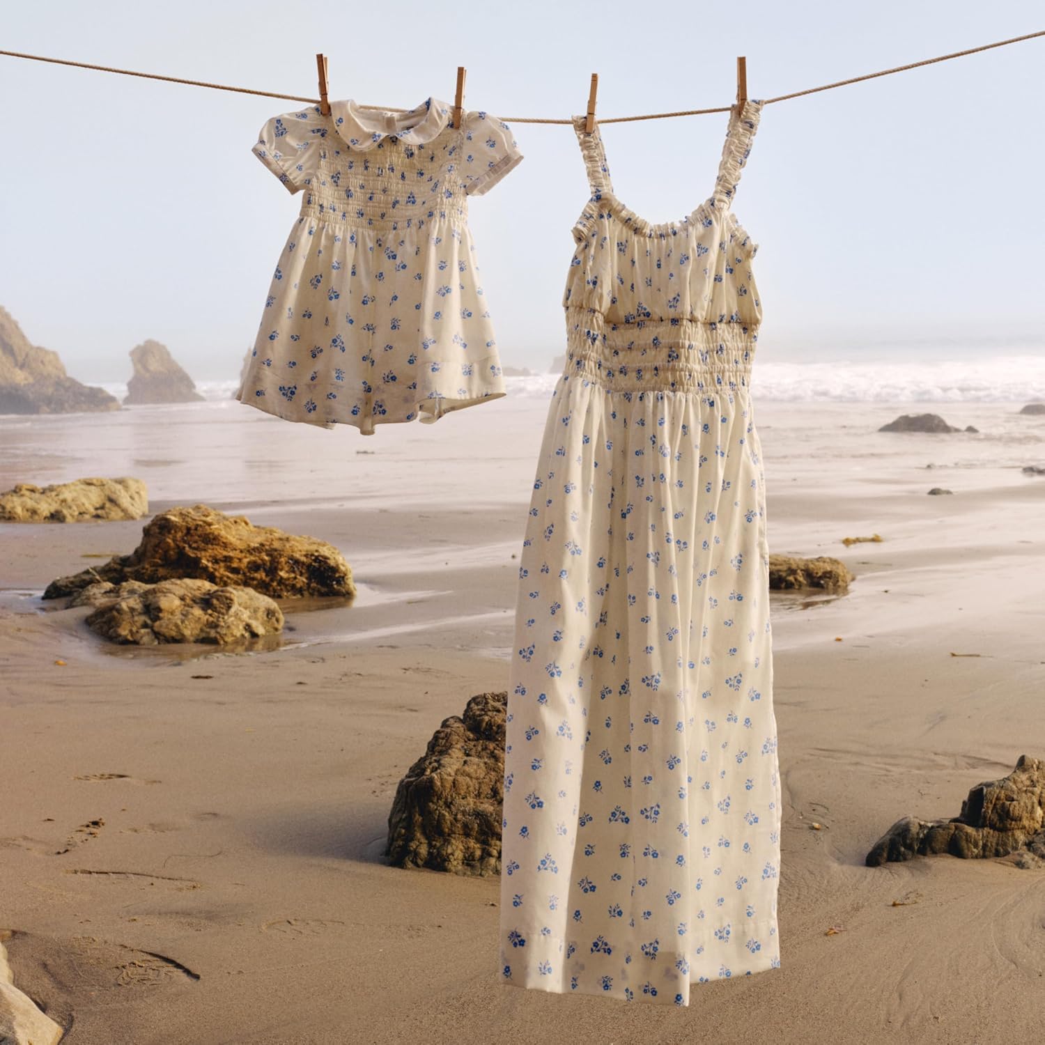 Detalle de Amazon Essentials x Sofia Grainge Abiti Mommy & Me in Raso di Cotone