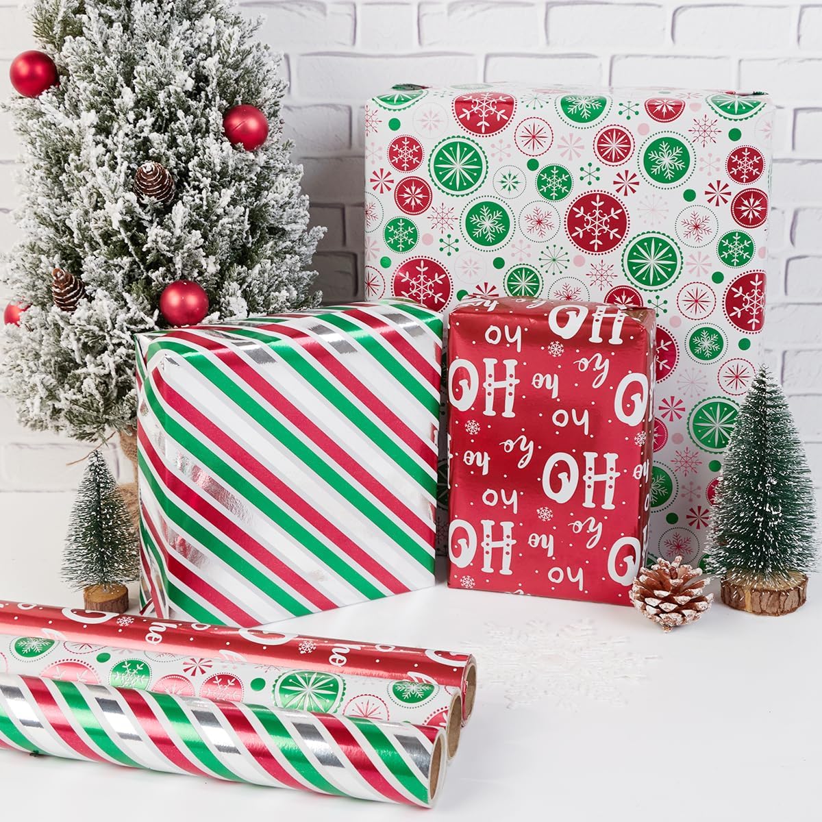 Detalle 2 de Christmas Wrapping Paper Roll – Red & Green Snowflake, 3 Rolls (43cm x 3m) Metallic Gift Wrap