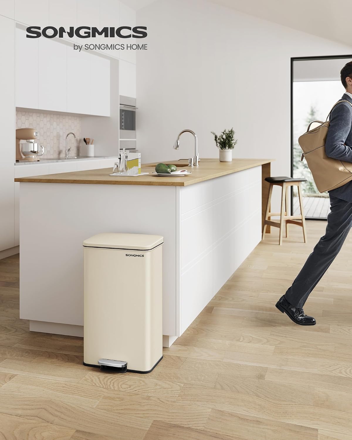 Detalle 2 de SONGMICS UKLTB540A02 keukenpedaalemmer, 40 liter, zandbeige staal met softclose