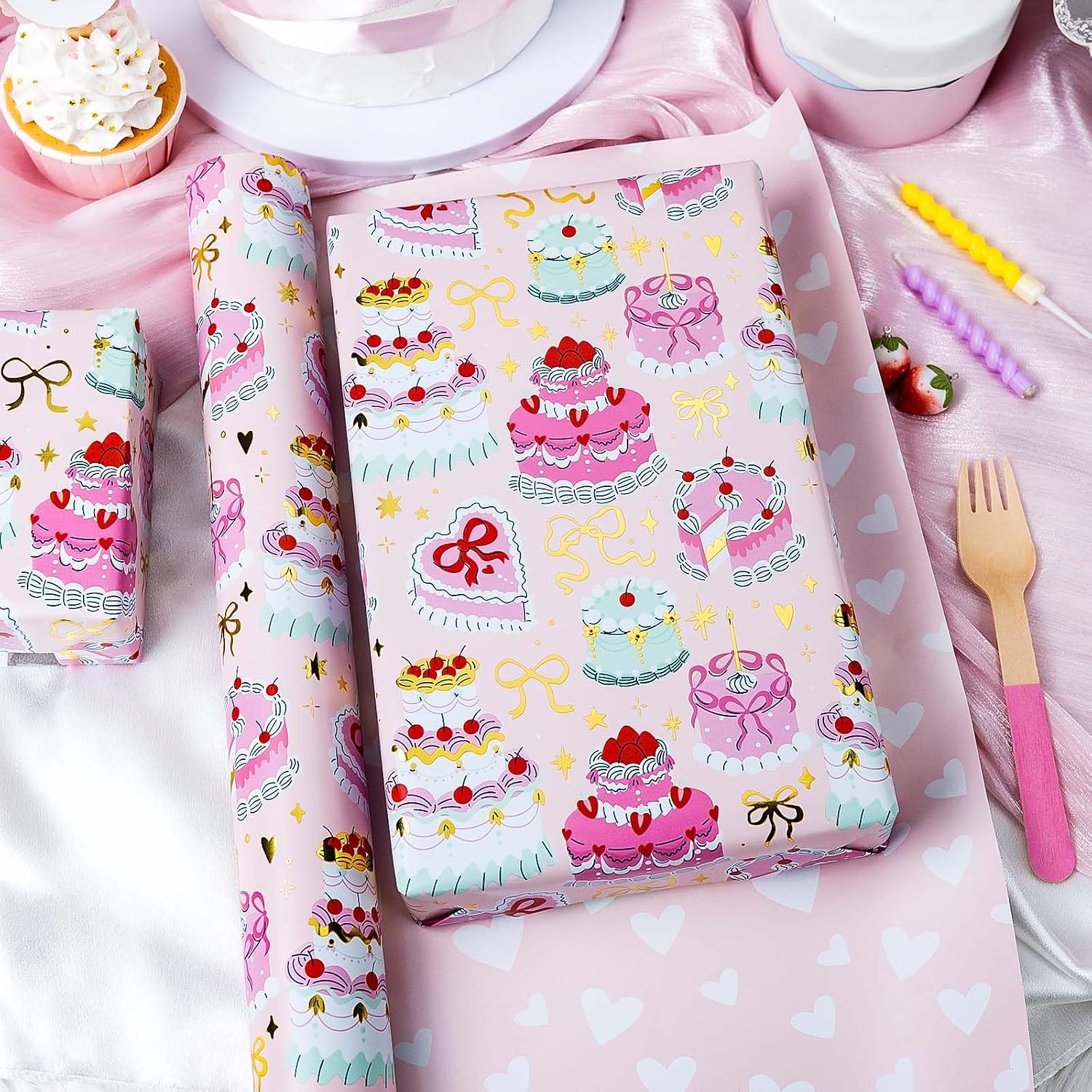 Thumbnail 2 de Wikadlik Pink Wrapping Paper (43cm x 10m) – romantic cakes and hearts mini roll gift wrap