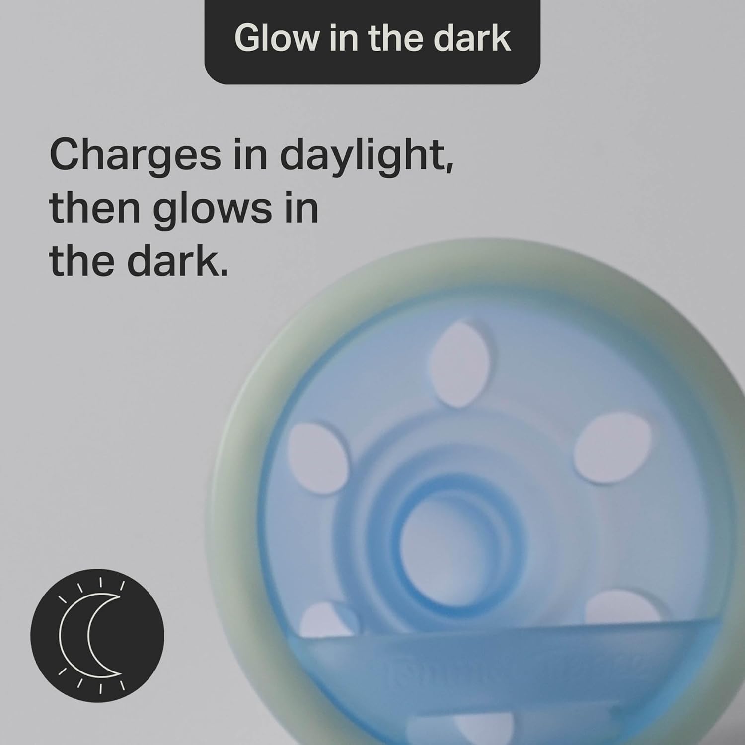 Thumbnail 3 de Tommee Tippee Breast-Like NightGlow Dummy 4-Pack