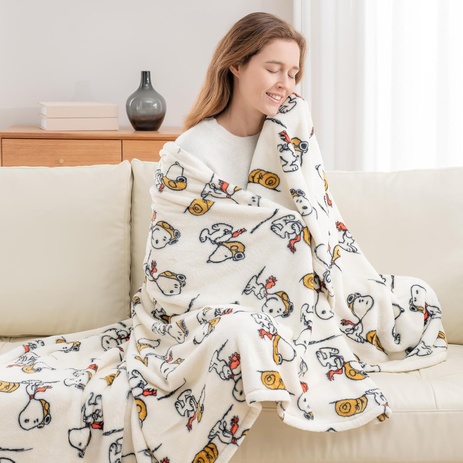 Thumbnail 2 de Berkshire Blanket Peanuts VelvetLoft Cute Character Snoopy Plush Throw Blanket (55 x 70)