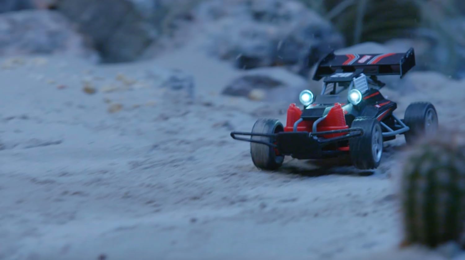 Detalle de Nikko Race Buggies Night Panther – samochód RC 4WD z LED, 2,4 GHz, 23 cm