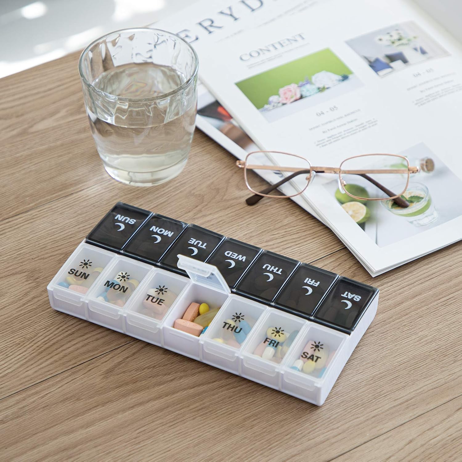 Thumbnail 6 de DANYING Large Pill Organizer, 7-Day AM/PM Case, Black and White