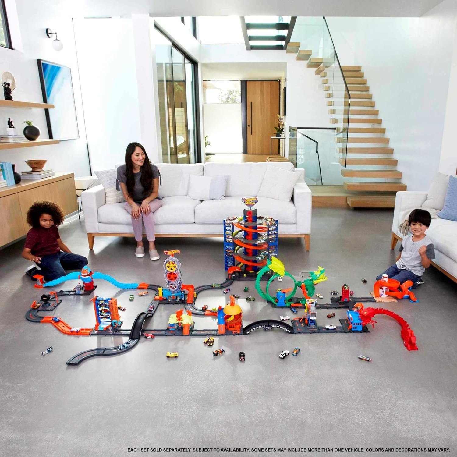 Detalle 2 de Hot Wheels Track Builder Caja de Gasolina y Pistas