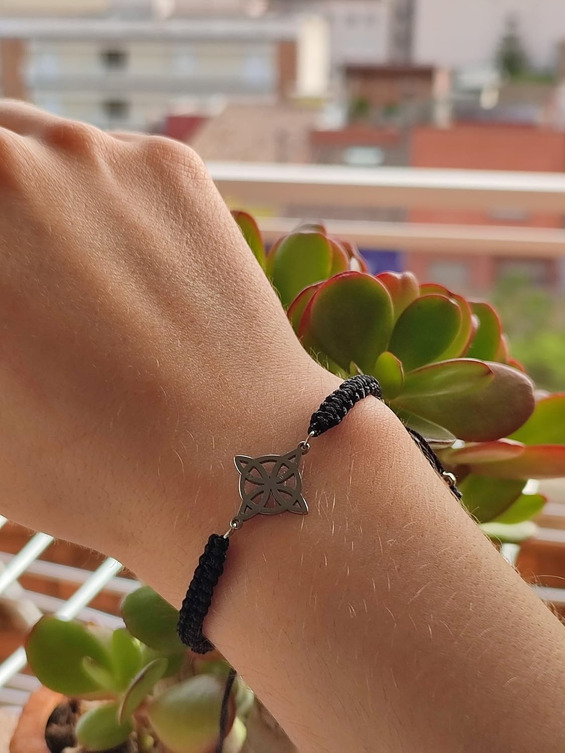 Detalle de Simboliks Nudo de Bruja pulsera 316L