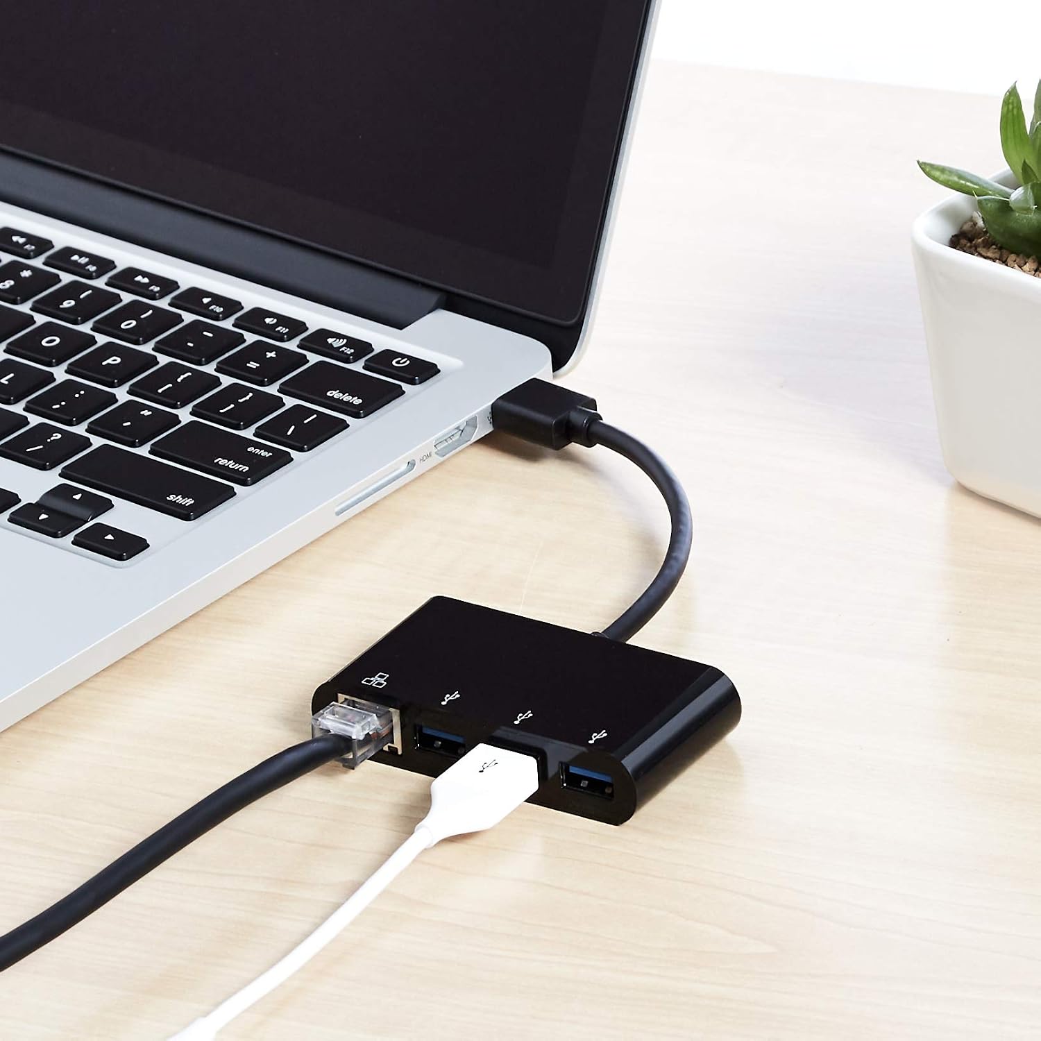 Thumbnail 4 de Amazon Basics 4-Port Adapter with 3 USB-A Ports + 1 Gigabit Ethernet Port