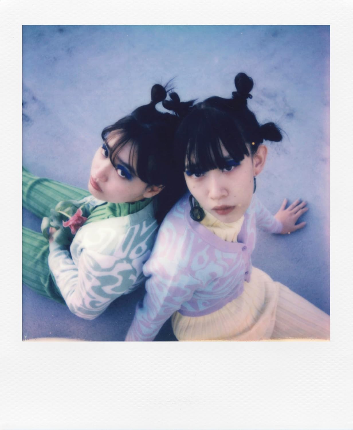 Detalle de Polaroid Now+ Gen3 – Pack appareil photo instantané avec film couleur (16 photos) – Blanc