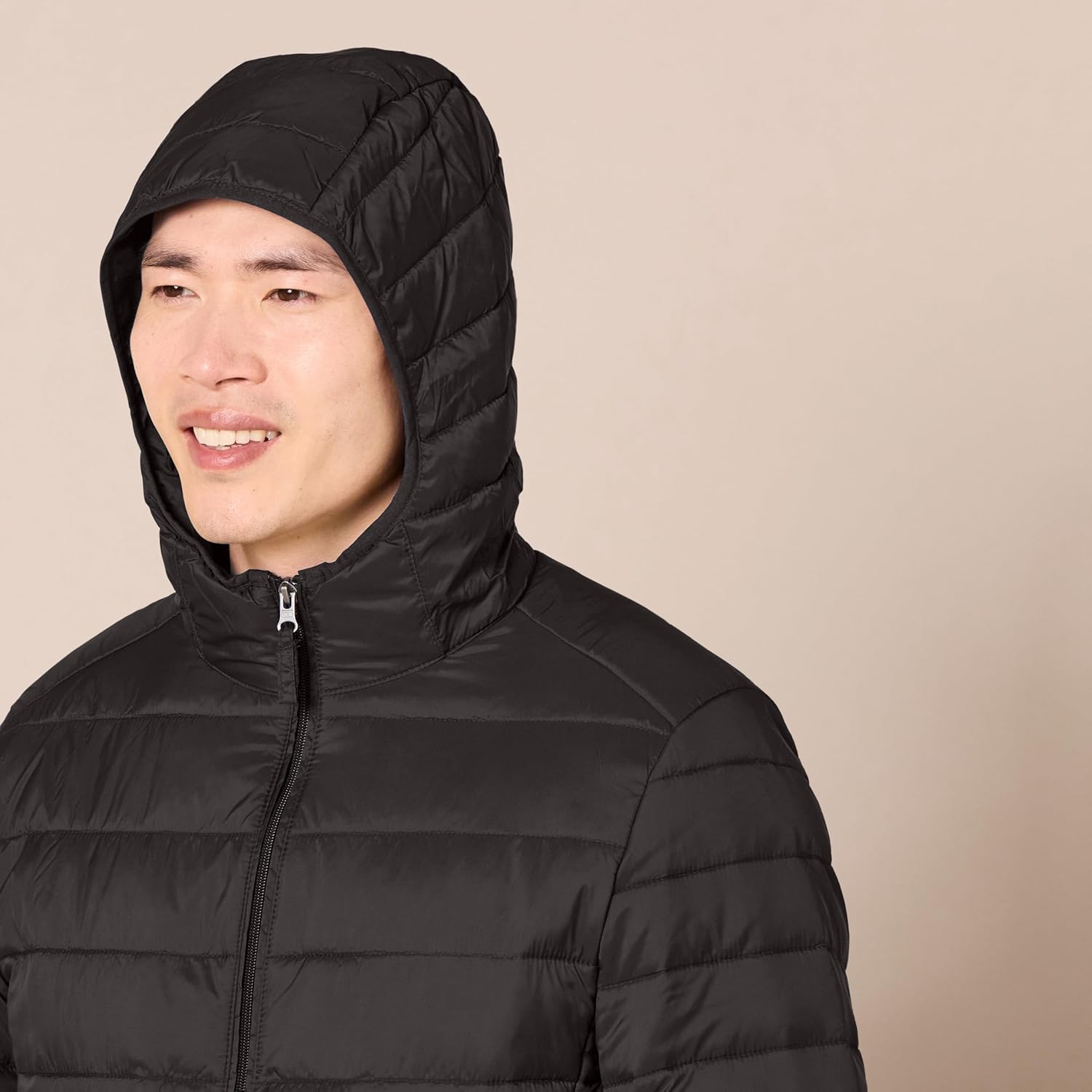 Thumbnail 3 de Amazon Essentials Men's Lightweight Water-Resistant Packable Hooded Puffer Jacket